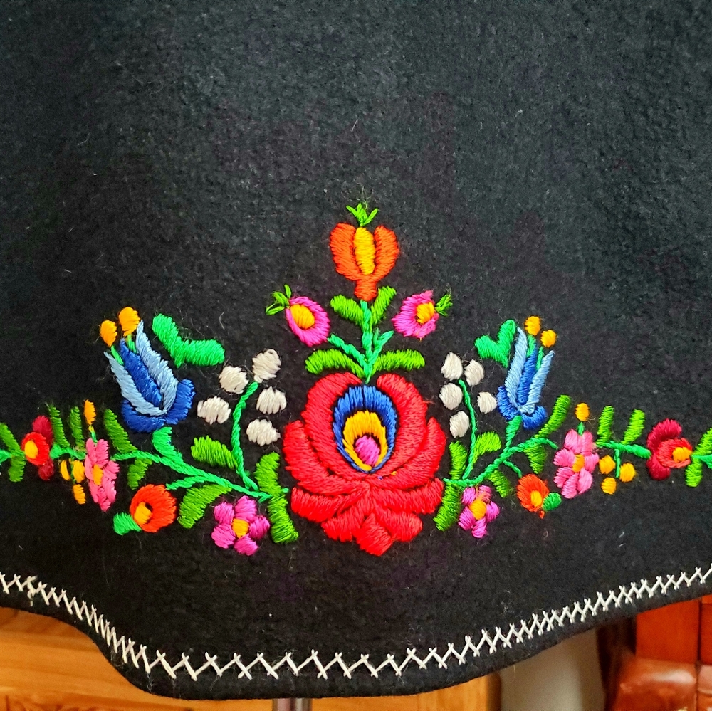 Vintage 60s Felt Embroidered Flower Power Vest - Picture 9 of 10